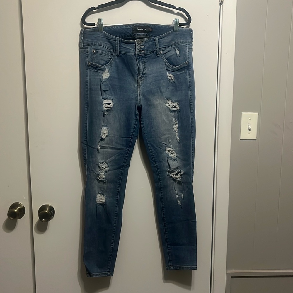 EUC Torrid Bombshell Skinny Jeans Light Wash